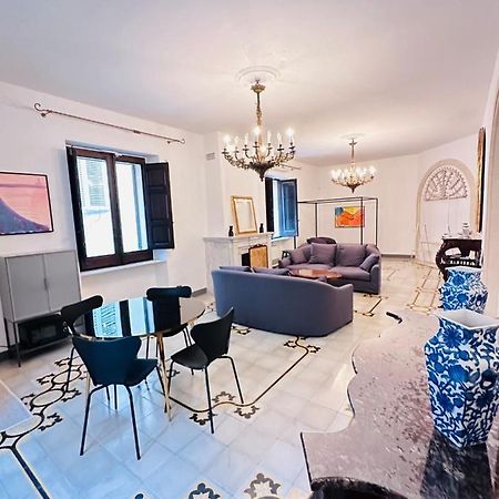Elegante Appartamento Nel Cuore Del Barocco Lecce Bagian luar foto