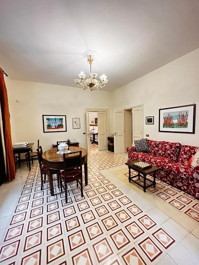 Elegante Appartamento Nel Cuore Del Barocco Lecce Bagian luar foto