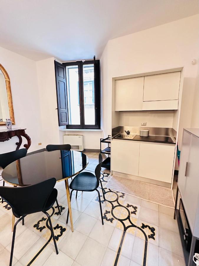 Elegante Appartamento Nel Cuore Del Barocco Lecce Bagian luar foto