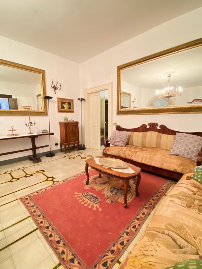 Elegante Appartamento Nel Cuore Del Barocco Lecce Bagian luar foto
