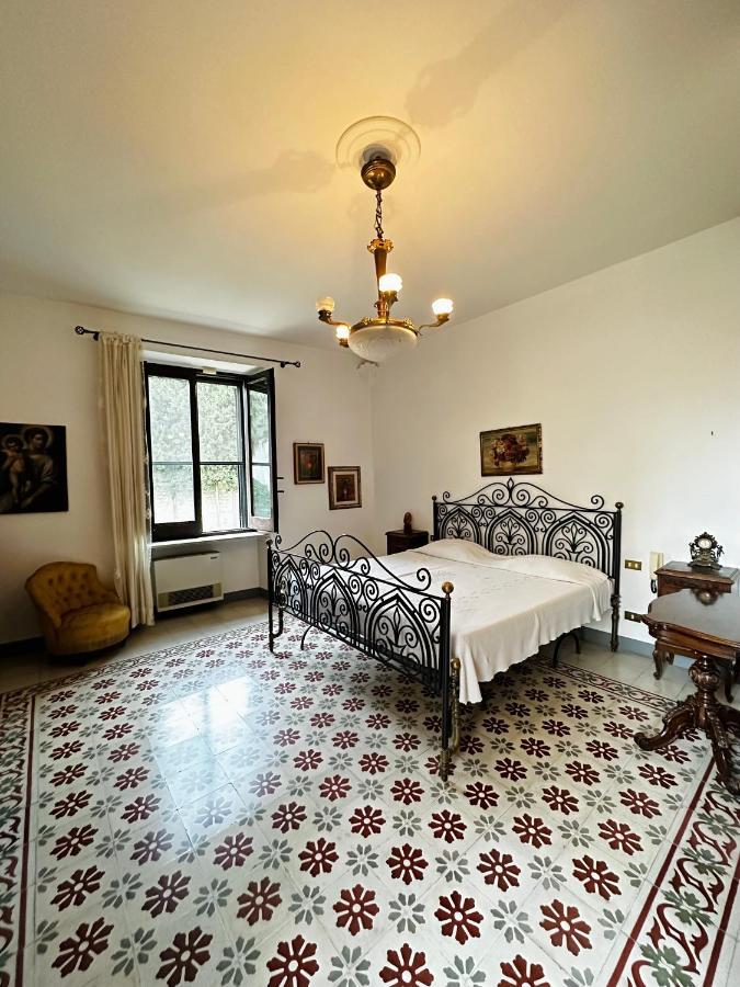 Elegante Appartamento Nel Cuore Del Barocco Lecce Bagian luar foto