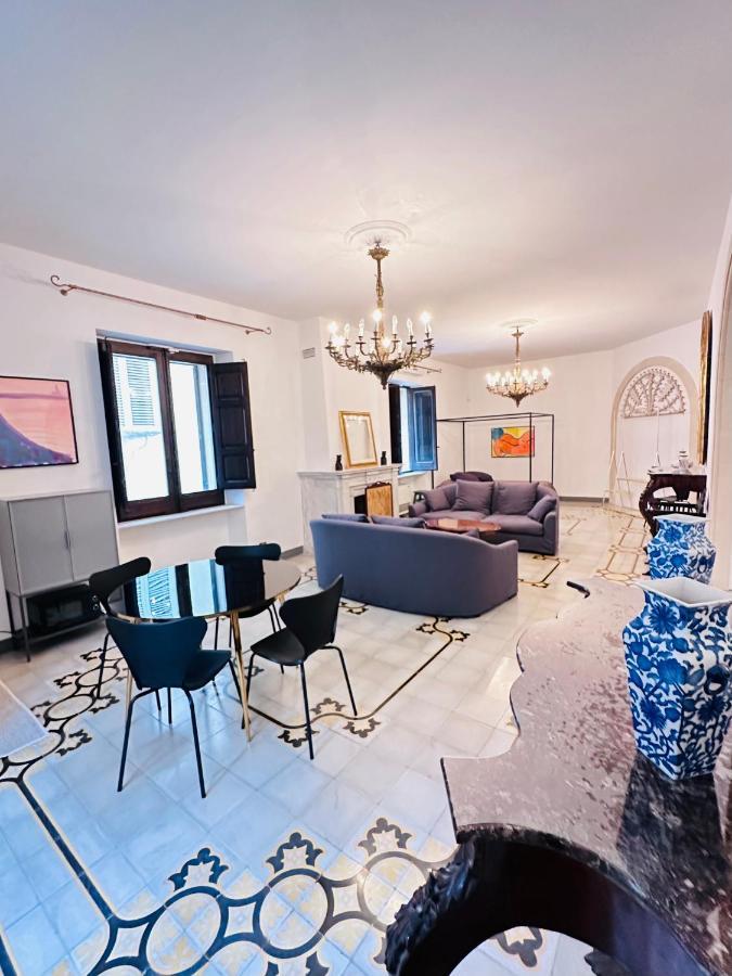 Elegante Appartamento Nel Cuore Del Barocco Lecce Bagian luar foto