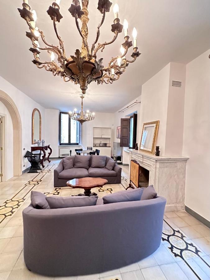 Elegante Appartamento Nel Cuore Del Barocco Lecce Bagian luar foto