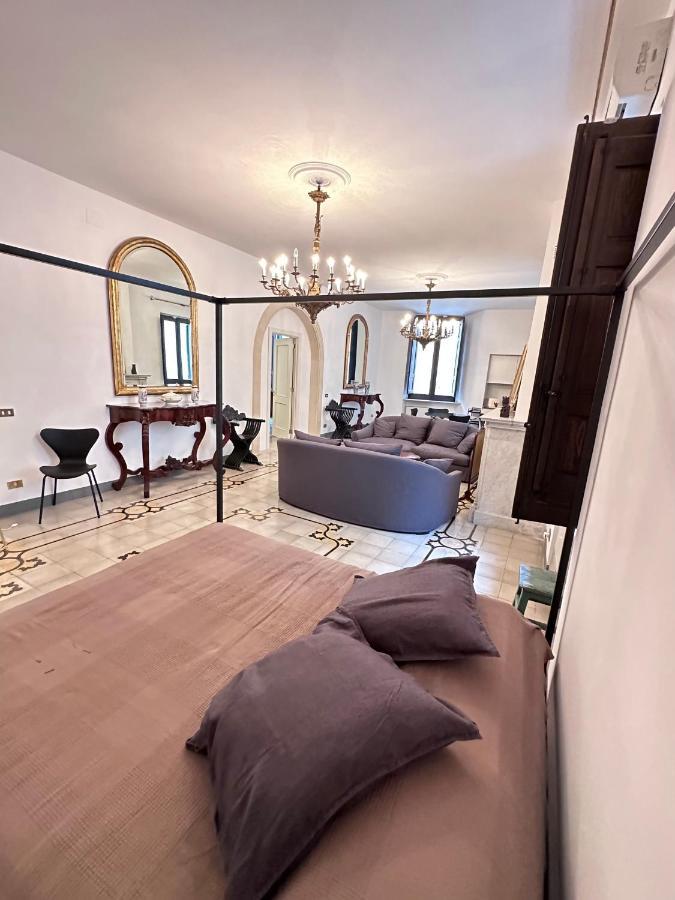 Elegante Appartamento Nel Cuore Del Barocco Lecce Bagian luar foto