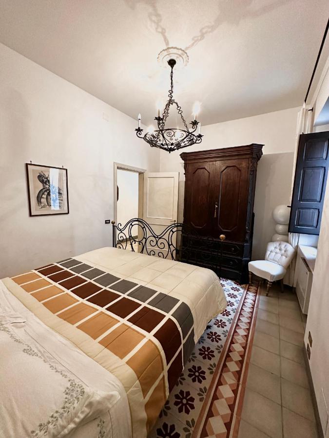 Elegante Appartamento Nel Cuore Del Barocco Lecce Bagian luar foto