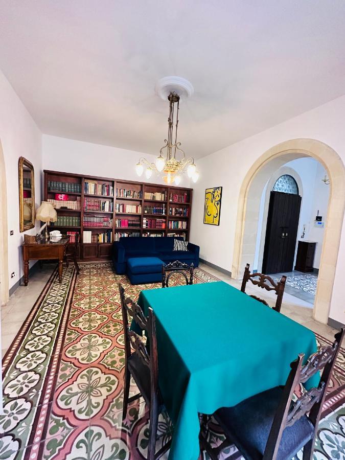 Elegante Appartamento Nel Cuore Del Barocco Lecce Bagian luar foto